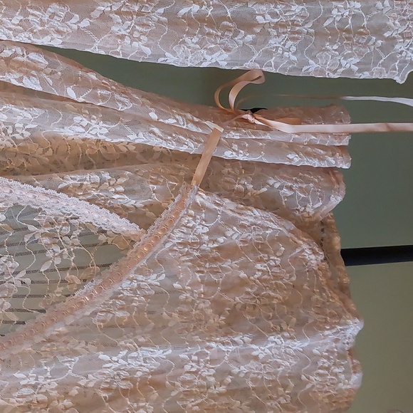 "DONNA" size XL, beige/cream color lace wrap - Picture 7 of 8